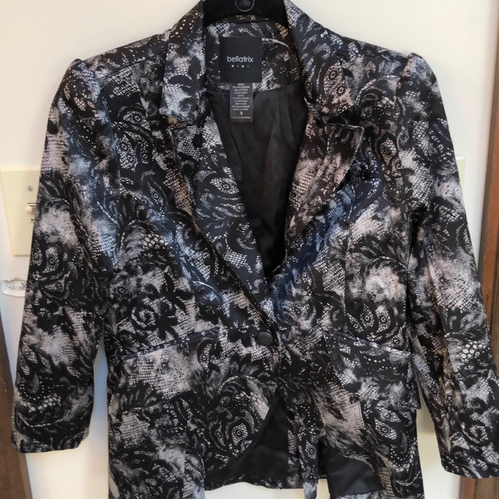Never worn Bellatrix blazer.